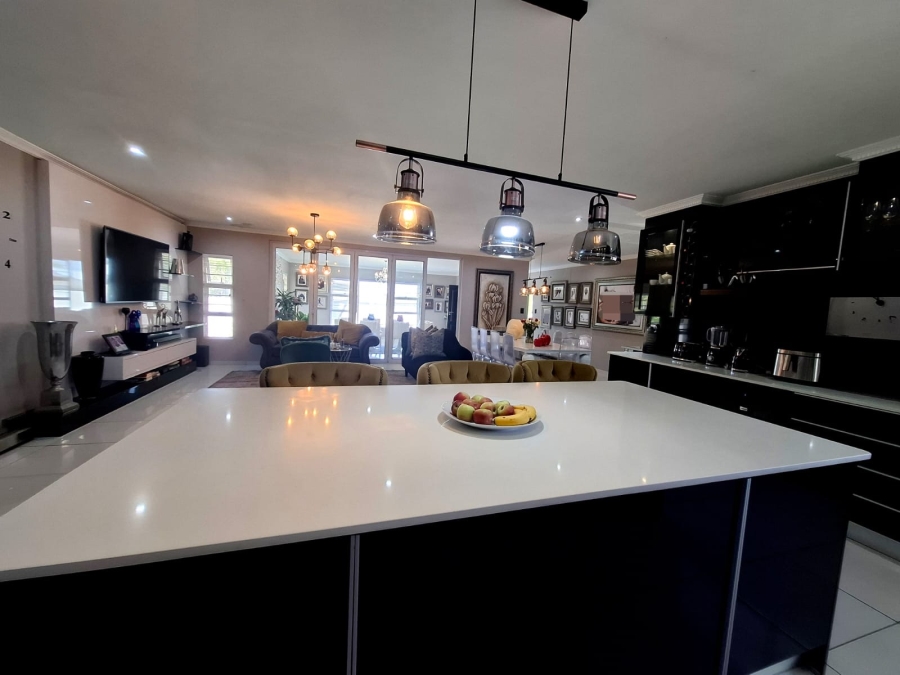 5 Bedroom Property for Sale in Gonubie Eastern Cape